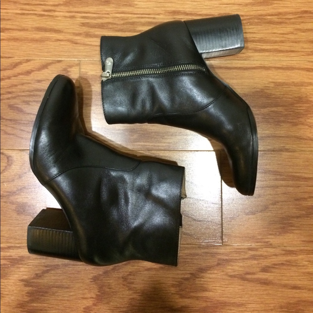 [adrienne vittadini] black booties